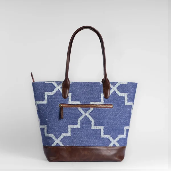 Technical infographic of Tissli indigo handwoven rug tote with silver trellis pattern and 44cm executive width.