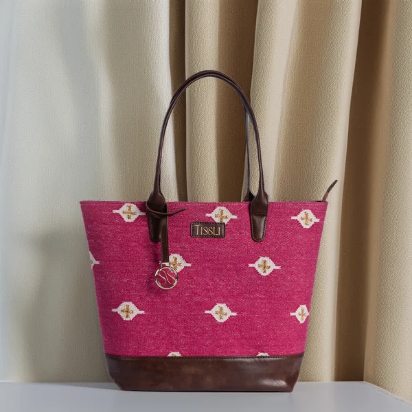 Technical diagram of Tissli magenta handwoven rug tote with 14-inch laptop capacity and 44cm wide base.